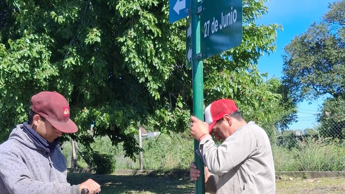 Colocación de carteles nomencladores 